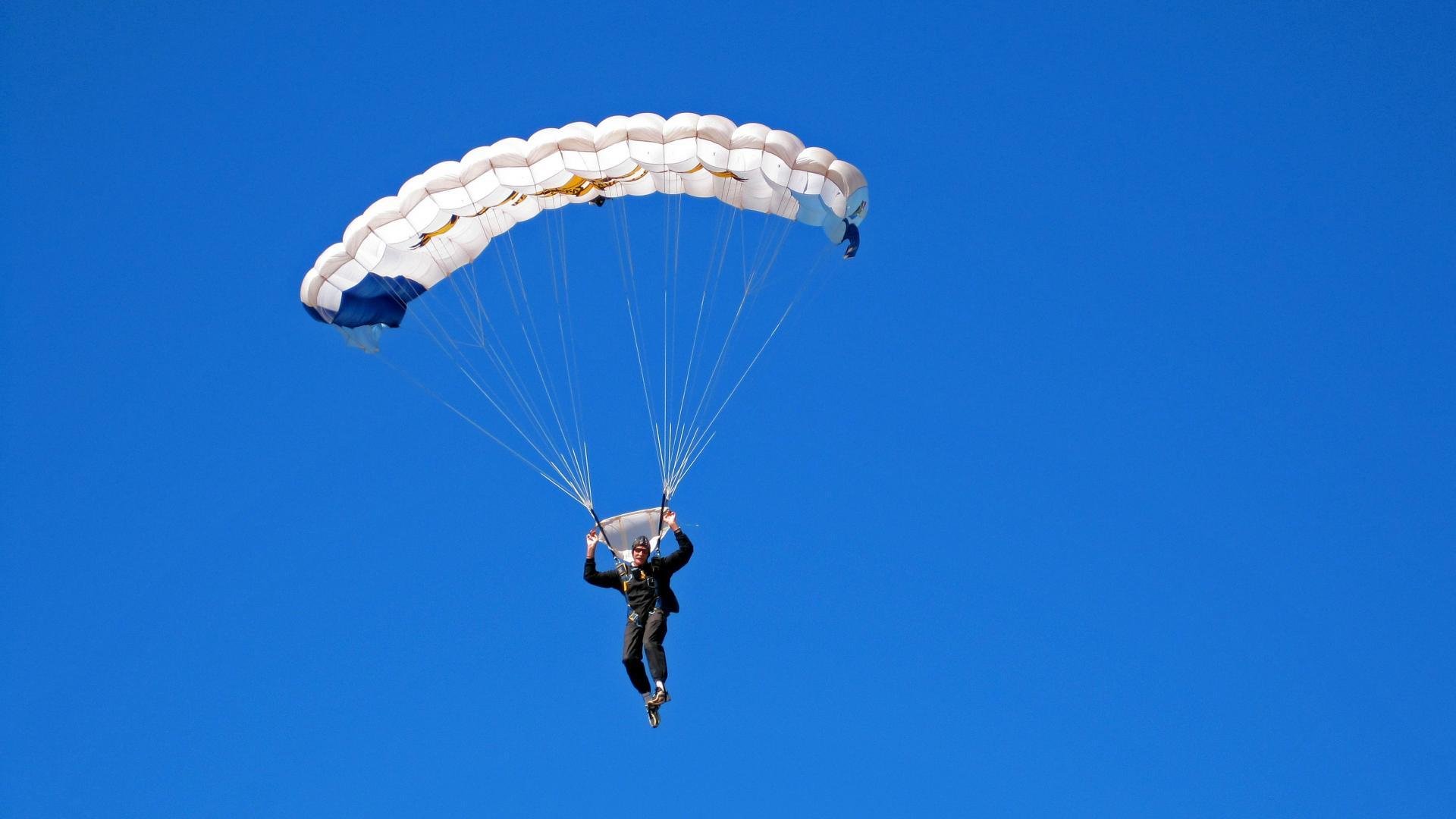 乒乓球旋转大师表演赛 强侧旋令对手措手不及